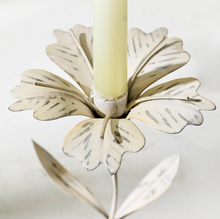 Load image into Gallery viewer, Blooming Flower Candleholder

