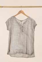 Load image into Gallery viewer, Front blouse 100% Linen back 95% cotton 5% elastane REF.3856