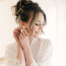 Load image into Gallery viewer, Lottie Cluster Pearl Earrings
