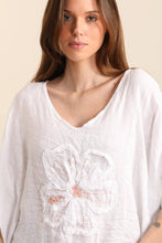 Load image into Gallery viewer, Blouse with Flower
