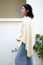 Load image into Gallery viewer, Cashmere Poncho Oatmeal 
