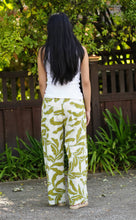 Load image into Gallery viewer, Erin Abstract Print Pants Olive White 
