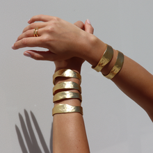 Load image into Gallery viewer, Modern Split Cuff Bracelet
