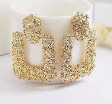 Load image into Gallery viewer, Luxe Gold Square Earrings
