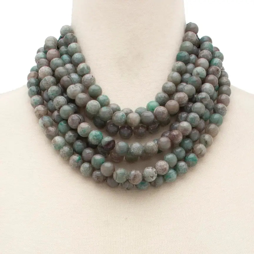 * CHUNKY BEADED LAYERED NECKLACE Faux leather neck magnetic