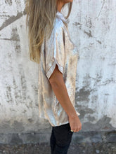 Load image into Gallery viewer, Smart Metallic Textured Button-down short sleeve blouse
